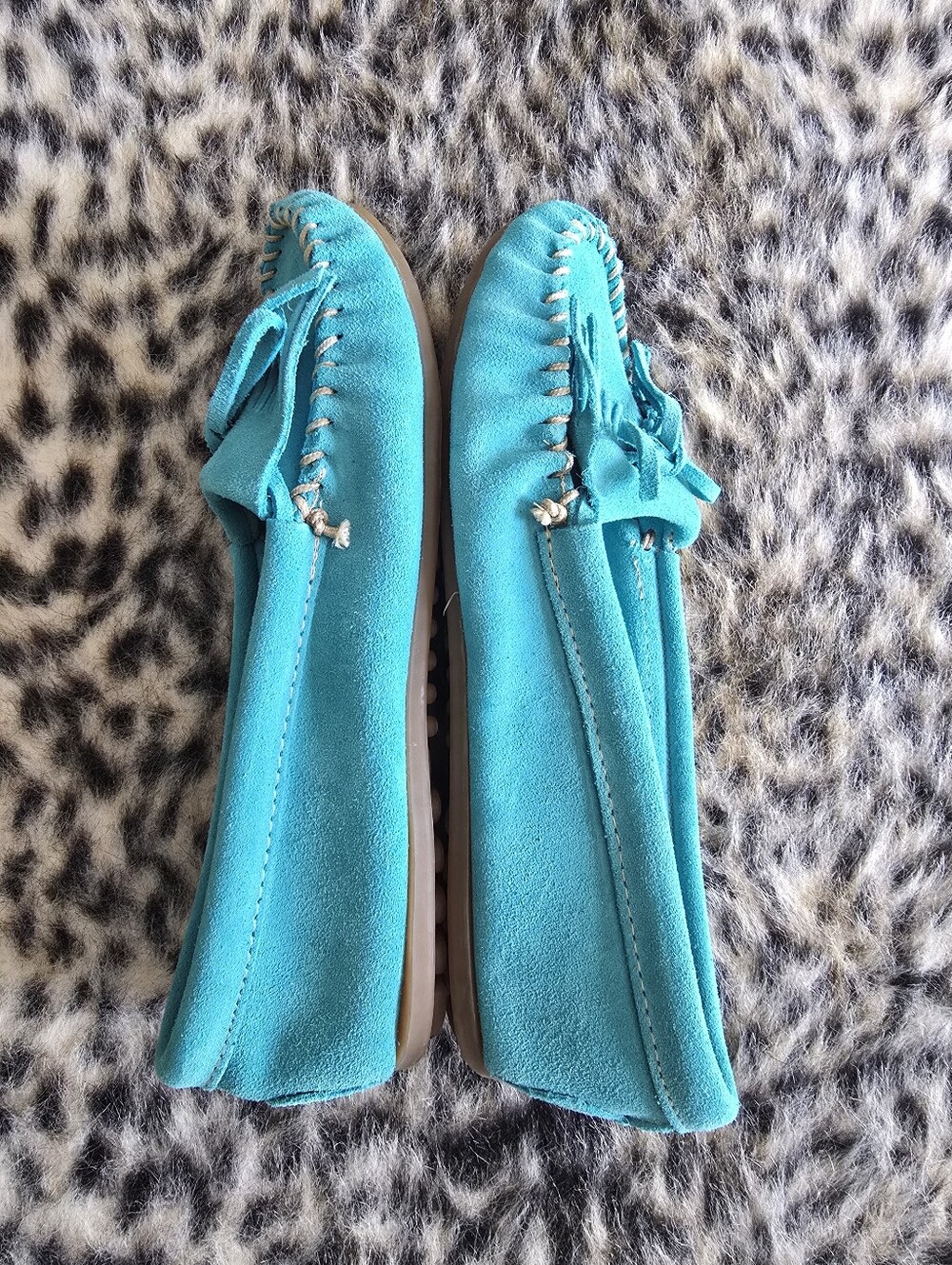 Minnetonka Kilty Hardsole Turquoise Suede Moccasins Size 9 - Picture 2 of 5